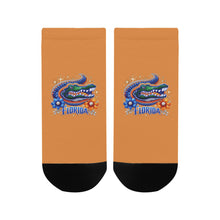 Load image into Gallery viewer, Men&#39;s Orange Gator Ankle Socks
