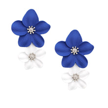 Load image into Gallery viewer, Blue White Flower Earrings
